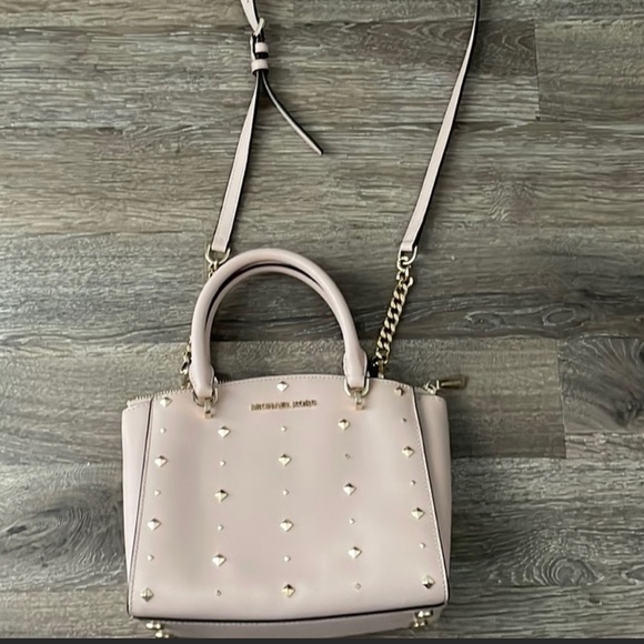 Michael Kors Ellis Studded Crossbody Bag🌸🌷🌸 - Picture 4 of 14